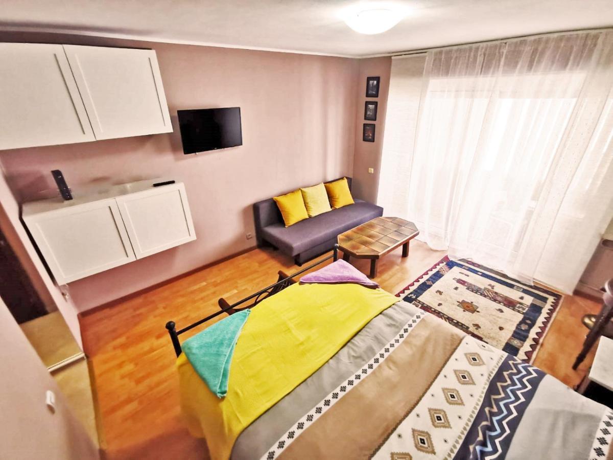 Apartamento Cozy Studio Athenee Bucarest Exterior foto
