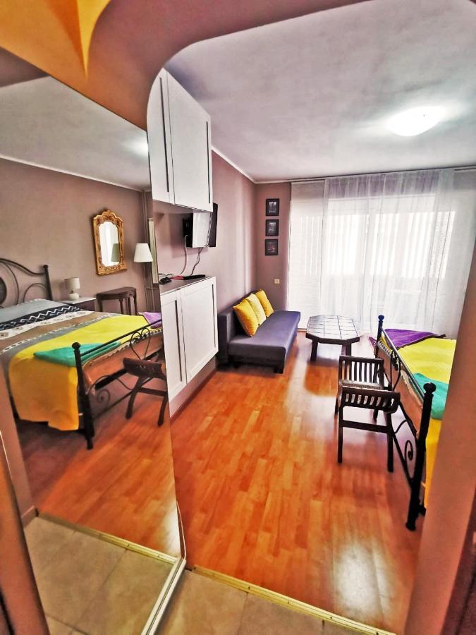 Apartamento Cozy Studio Athenee Bucarest Exterior foto